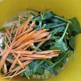 Make Eggs and carrots step 0