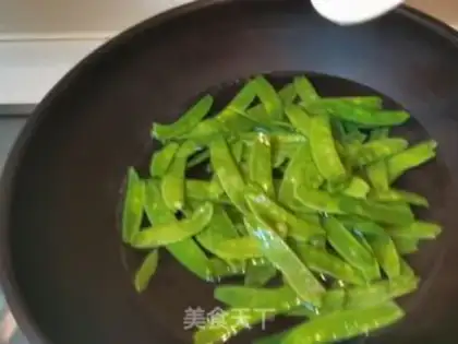 Make Weenie fried Dutch beans step 2
