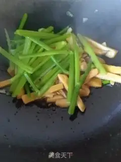 Make Celery fried abalone mushrooms step 6