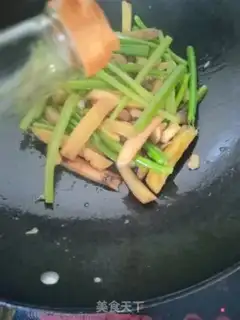 Make Celery fried abalone mushrooms step 7