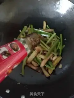 Make Celery fried abalone mushrooms step 8