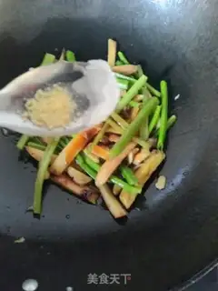Make Celery fried abalone mushrooms step 9