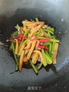 Make Celery fried abalone mushrooms step 11