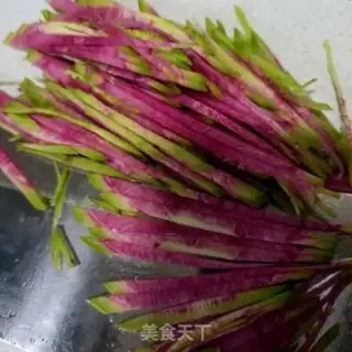 Make Three-coloured radish and fat pig rolls step 3