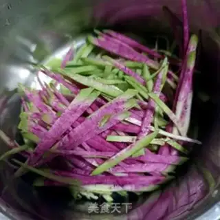 Make Three-coloured radish and fat pig rolls step 4