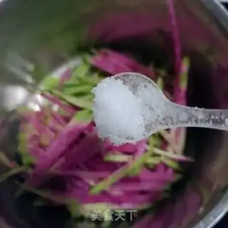 Make Three-coloured radish and fat pig rolls step 5