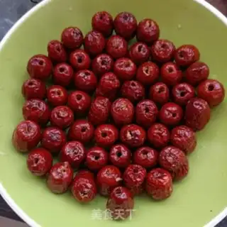 Make Red sugar steamed dates step 1