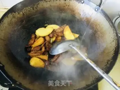 Make Creamed cabbage with potatoes step 3