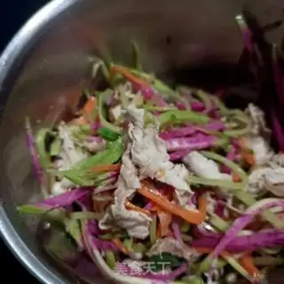 Make Three-coloured radish and fat pig rolls step 12