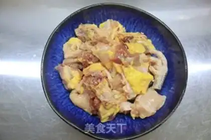 Make Golden needle chicken soup step 1