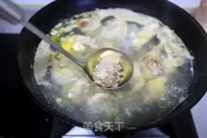 Make Golden needle chicken soup step 3