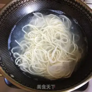 Make Onion ham noodles step 0
