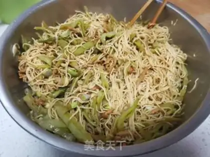 Make Peaches gravy noodles step 5