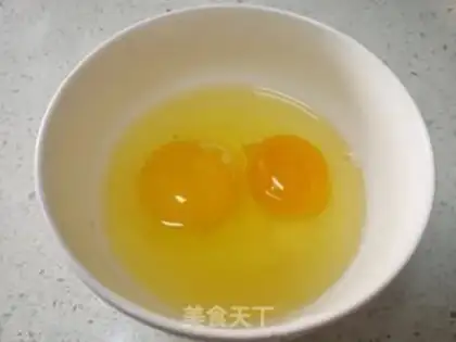 Make Scrambled eggs step 1