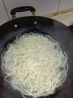 Make The doll-cooked noodles step 1