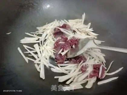 Make Roach beef step 1