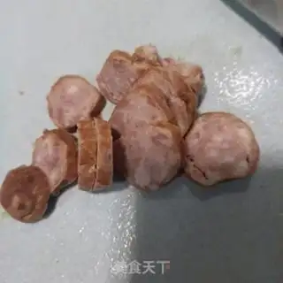 Make Barbecue sausage salad step 4