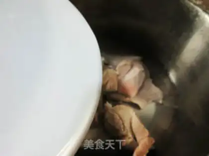 Make Mushroom greens and pork step 2