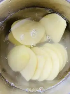 Make Spam-dry potatoes step 3