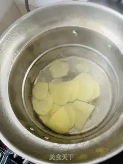 Make Spam-dry potatoes step 4