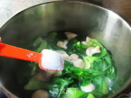 Make Mushroom greens and pork step 7