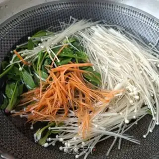 Make Carrots and gravy step 4