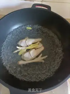 Make Chicken-legged chicken claw and fish glue step 0