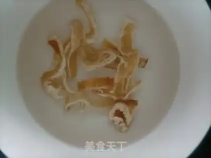 Make Chicken-legged chicken claw and fish glue step 1