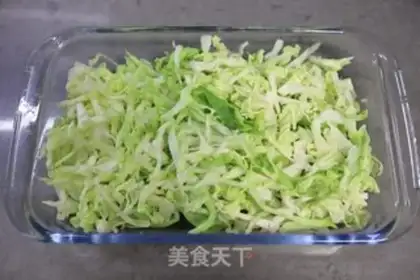 Make Mother-in-law mixed the cabbage with golden needle mushrooms step 1