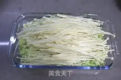Make Mother-in-law mixed the cabbage with golden needle mushrooms step 2
