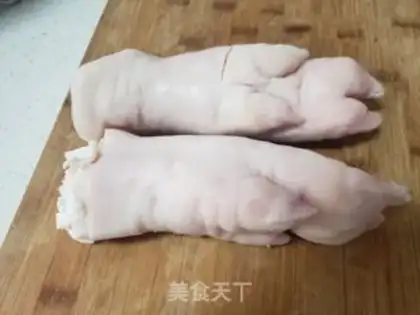 Make Peanut pig hoof step 0