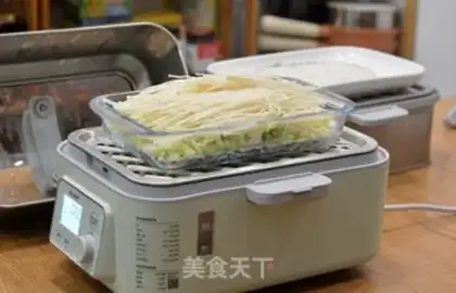 Make Mother-in-law mixed the cabbage with golden needle mushrooms step 3