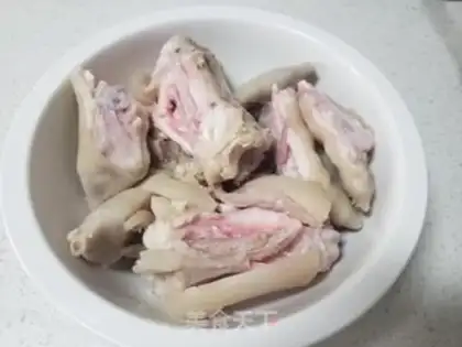 Make Peanut pig hoof step 1