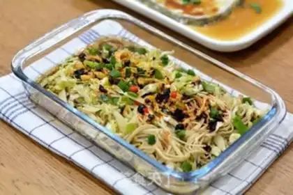 Make Mother-in-law mixed the cabbage with golden needle mushrooms step 5