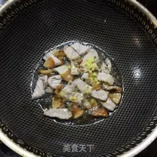 Make Onion fried meat step 1