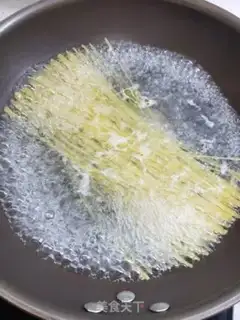 Make Tomatoes. Noodles step 1