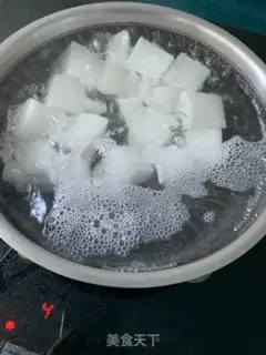 Make Japanese radish pigbone soup step 2