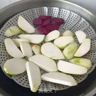 Make Meat and egg mashed sandwiches step 1