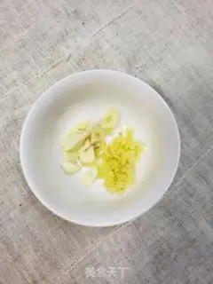 Make Tomato fishballs, gill mushroom fans step 4
