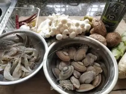 Make A sour seafood pan step 0