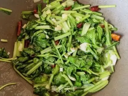 Make Garlic peppers and oil sprouts step 7