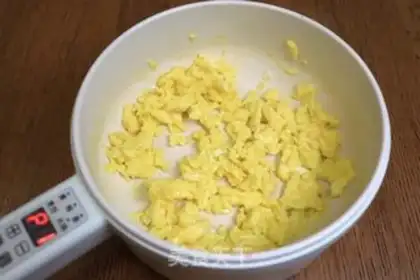 Make Eggs and shrimp and carrot buns step 1