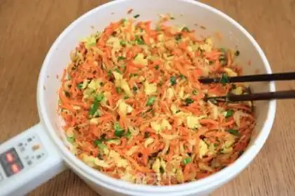 Make Eggs and shrimp and carrot buns step 2
