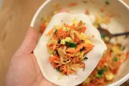 Make Eggs and shrimp and carrot buns step 4