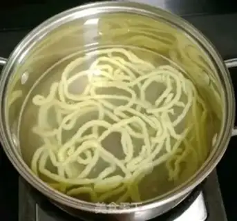 Make Flaming cucumber noodles step 10