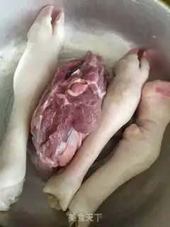 Make Roach and lamb soup step 0