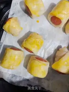Make Hand-to-hand wiener roll step 3