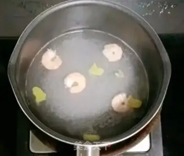 Make Shrimp egg noodles step 1