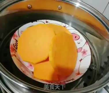 Make Pumpkin rolls step 0