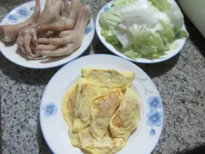 Make Egg dumpling chicken claws step 0